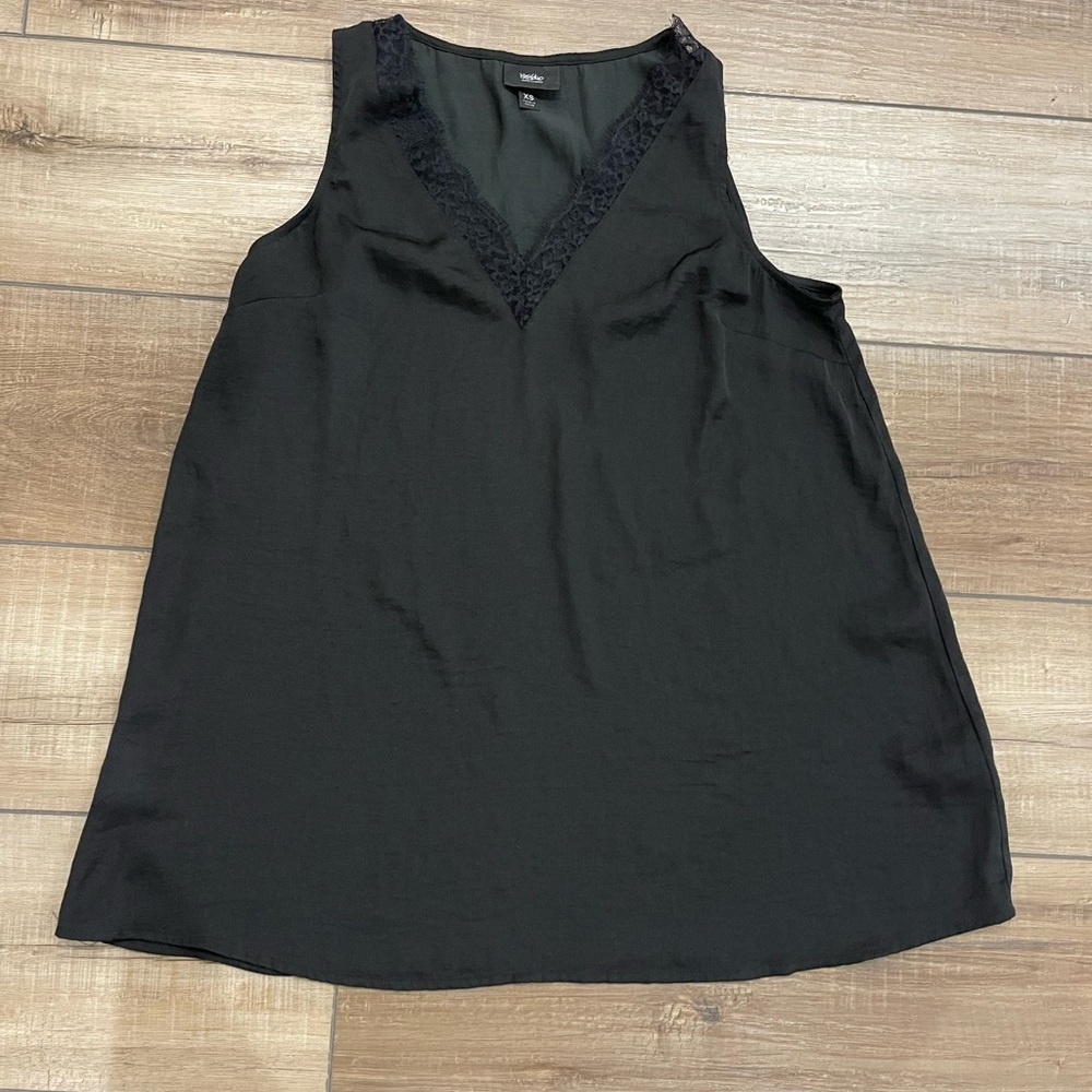 Elegant Black Sleeveless Top Size XS